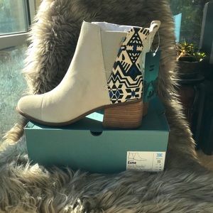 Toms boots, brand new, still in box